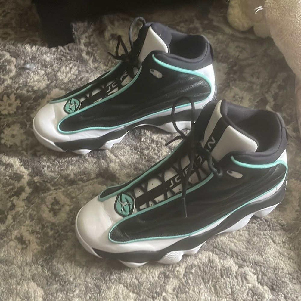 Air Jordan black tropical twist. Used, good condition. Size: boys 7y